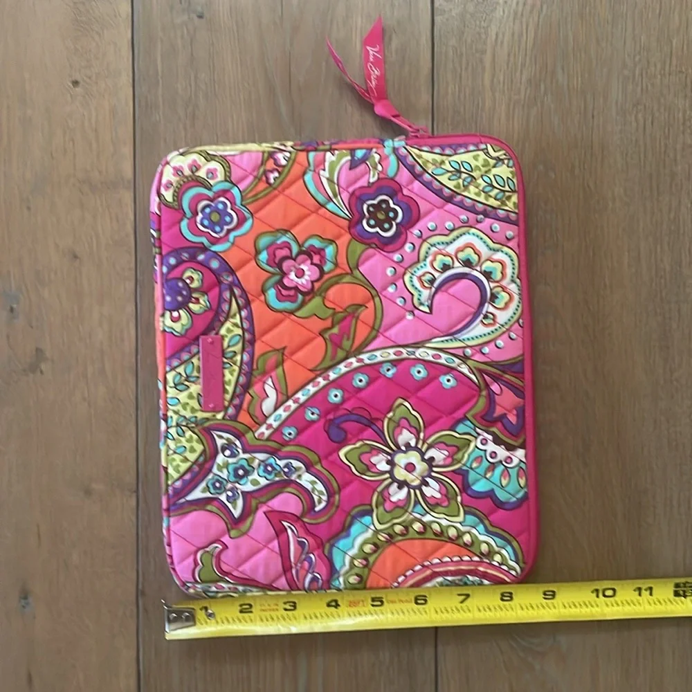 Vera Bradley excellent